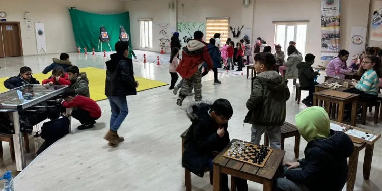 Siirt’te öğrenciler belediyenin spor tesisinde eğlenceli vakit geçiriyor