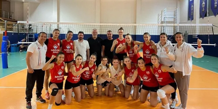 Transfer döneminde Ayvalıklı voleybolcu kızlara ilgi yoğun