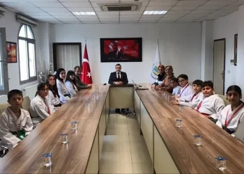 Kaymakam İlyas Memiş, şampiyon sporcuları kabul etti