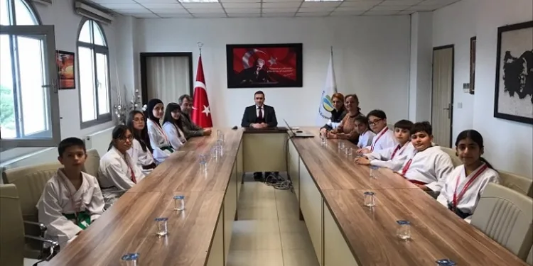 Kaymakam İlyas Memiş, şampiyon sporcuları kabul etti