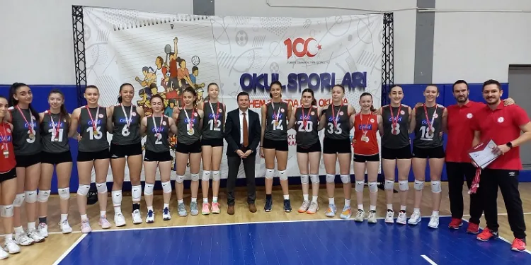 Gençler, A takımda yer almak için yarı final mücadelesi verdi