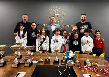 Gençlik Spor Muğla Müdürü Tenis Şampiyonları ile bir araya geldi