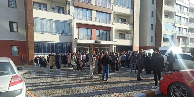 Bekçi eşini öldürüp intihar etti