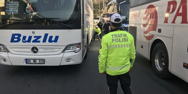 15 Temmuz Demokrasi Otogarı’nda kış lastiği ve emniyet kemeri denetimi
