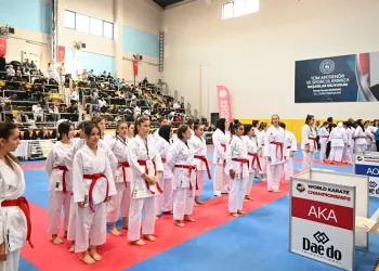 2 bin 200 sporcunun katılımıyla Türkiye Karate Şampiyonası Kartepe’de başladı