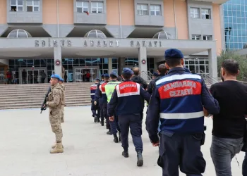 Edirne’de jandarma ekipleri 105 şüpheli şahsı kıskıvrak yakaladı