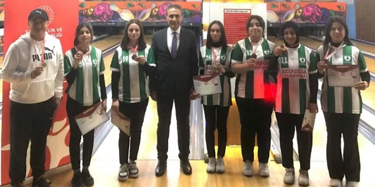Şadiye Muzaffer Turhan Anadolu Lisesi bowling Karadeniz birincisi