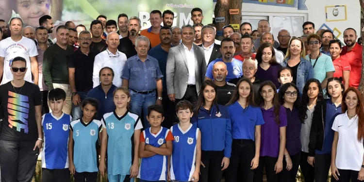 Muratpaşa’dan 94 kulübe 7’şer bin lira destek