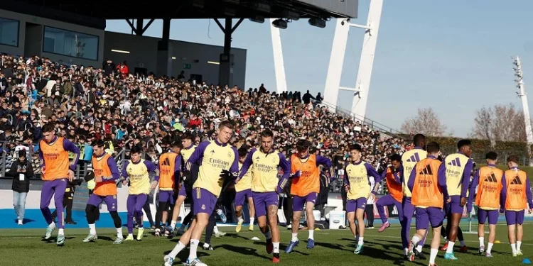 Real Madrid’in taraftara açık antrenmanında Arda Güler de yer aldı