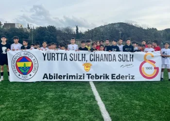 Sahaya Atatürk’ün sözüyle çıktılar