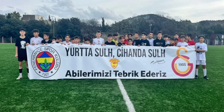Sahaya Atatürk’ün sözüyle çıktılar