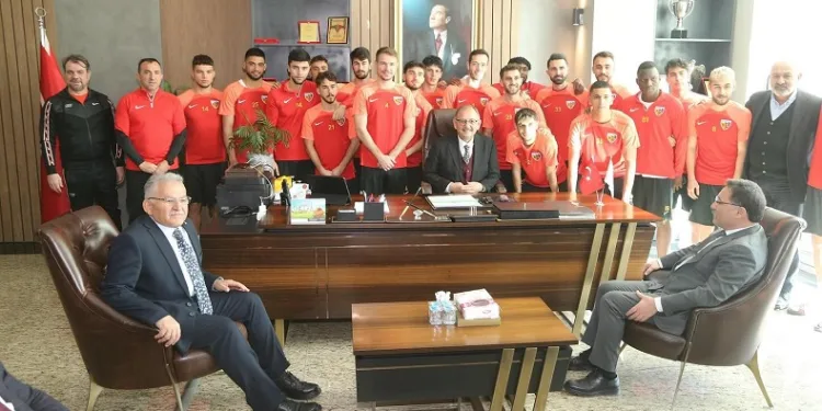 Bakan Özhaseki’den Kayserispor’a ziyaret