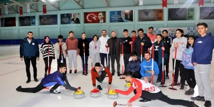 Vali Polat, gençlerle buluştu