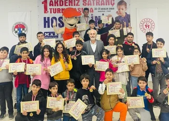 Mersinli gençler 1. Akdeniz Satranç Turnuvasında buluştu