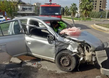 Antalya’da iki otomobil çarpıştı: 3 yaralı