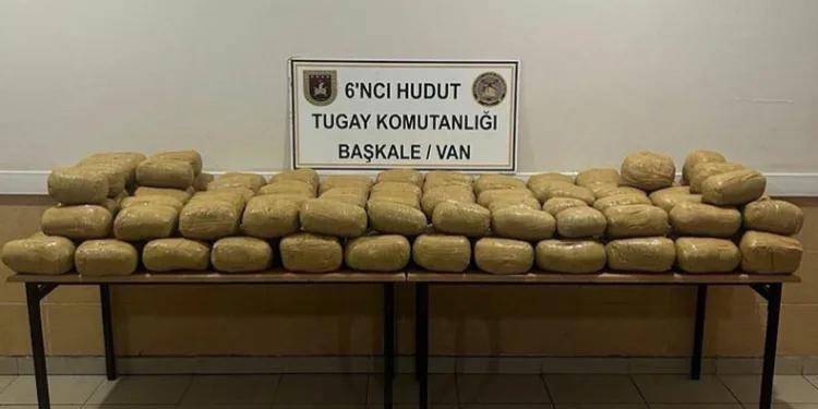 Van hudut hattında 143 kilo uyuşturucu ele geçirildi