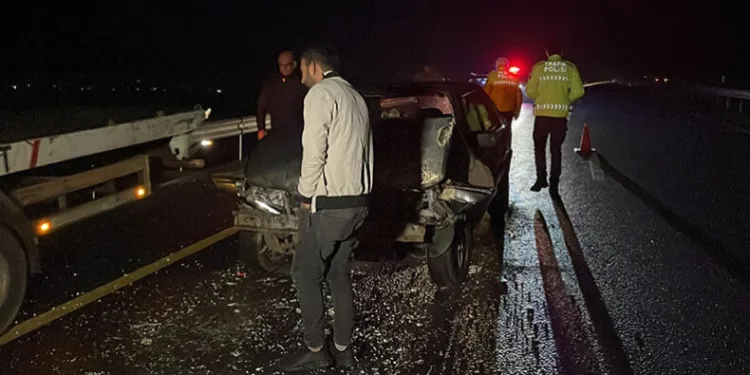 Otomobil ile tır çarpıştı: 4’ü çocuk 9 yaralı