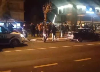 Otomobilin çarptığı kadın metrelerce savruldu