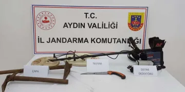 Tarihi eser ararken suçüstü yakalandı