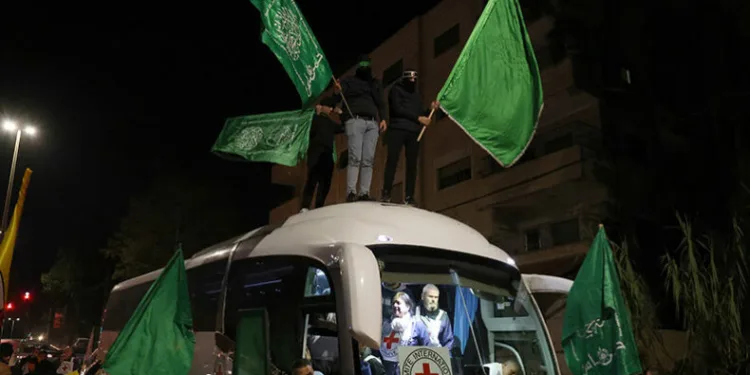 Hamas 8 esiri, İsrail 30 Filistinli tutukluyu serbest bıraktı