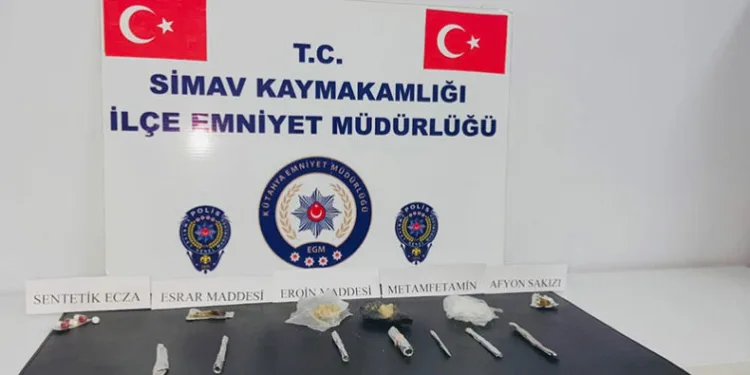 Gözlük kılıfından uyuşturucu çıktı