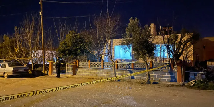 Müstakil evde doğal gaz patlaması