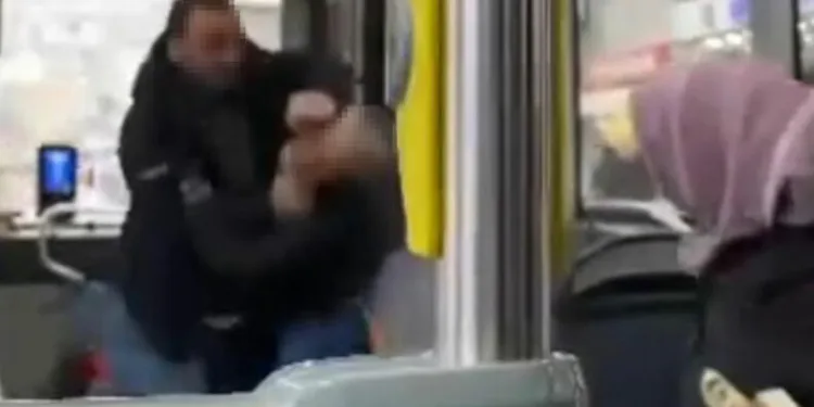 İzmir’de belediye otobüsünde bıçaklı kavga