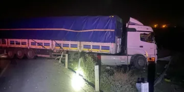 Tıra arkadan çarpan otomobilin sürücüsü yaralandı