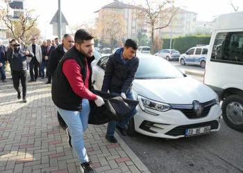 Müdür yardımcısı boğazı bıçakla kesilmiş halde bulundu