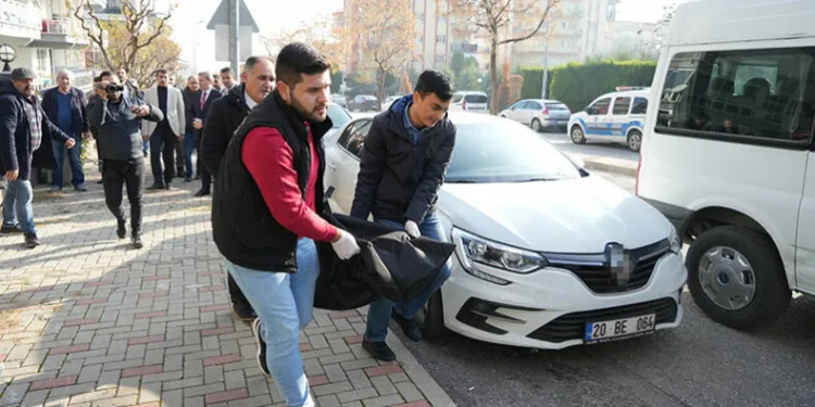 Müdür yardımcısı boğazı bıçakla kesilmiş halde bulundu
