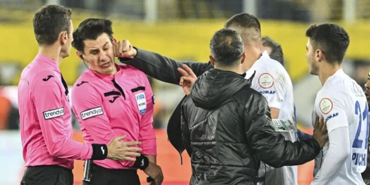 Ankaragücü Başkanı’ndan hakeme yumruk!