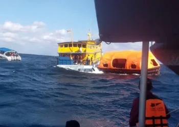 Batan feribottaki 70 yolcu son anda kurtarıldı