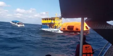 Batan feribottaki 70 yolcu son anda kurtarıldı