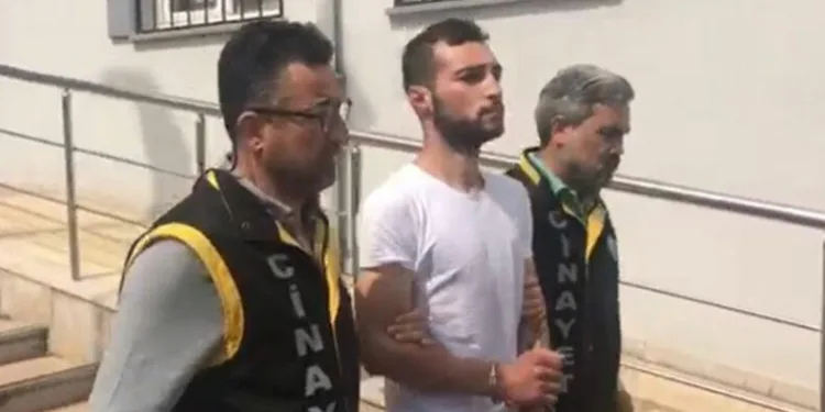 Annesini boğarak öldüren gence müebbet hapis