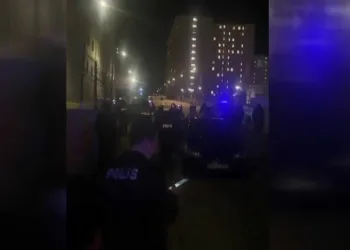 Bursa’da mobilya mağazası alev alev yandı