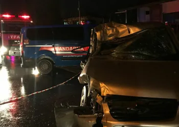 Sakarya’da 3 araç birbirine girdi: 4 yaralı