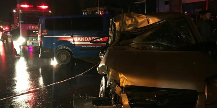 Sakarya’da 3 araç birbirine girdi: 4 yaralı