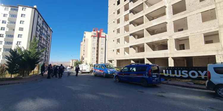Çatı yaparken düşen işçi hayatını kaybetti
