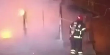 Ahşap ev alev alev yandı