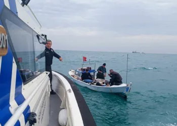 Mersin’de balıkçı teknelerine denetleme