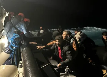 324 göçmen karaya çıkartıldı