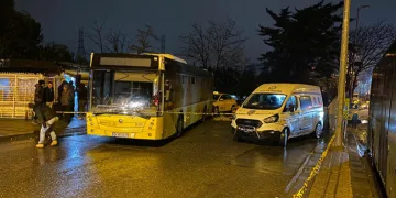 Otobüsü iterek durdurmak isterken altında kaldı