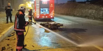 Pikap ile motosiklet çarpıştı: 2 yaralı