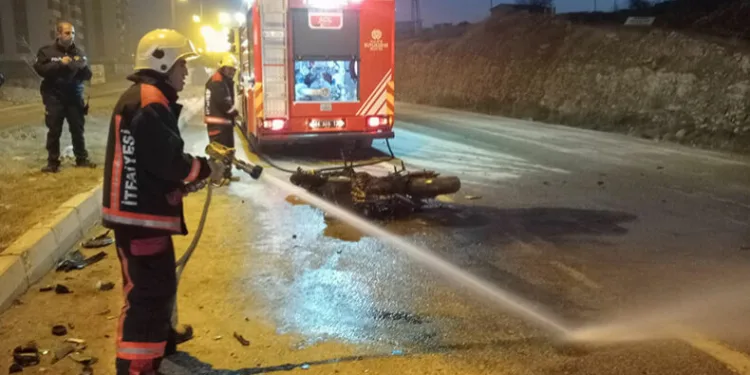 Pikap ile motosiklet çarpıştı: 2 yaralı