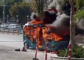 Minibüsten geriye demir yığını kaldı