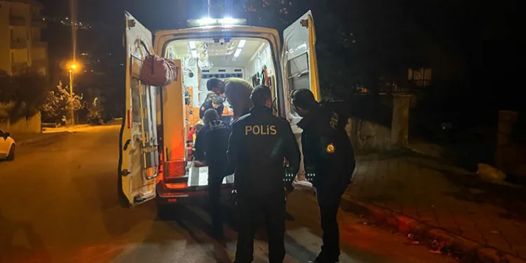 Anahtarını unutan genç balkondan düştü