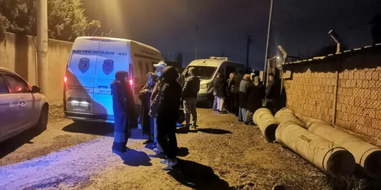 İzmir’de korkunç olay: Annesini bıçaklayarak öldürdü