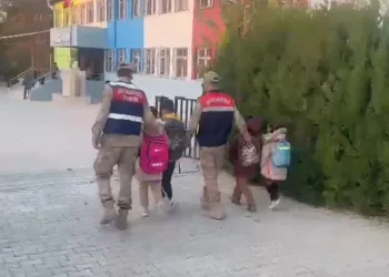 Jandarma okul çevrelerinde denetimlerini sürdürüyor