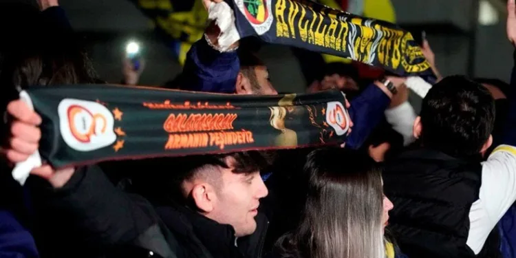 Taraftarlardan coşkulu karşılama