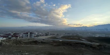 Yüksekova’da yalancı bahar
